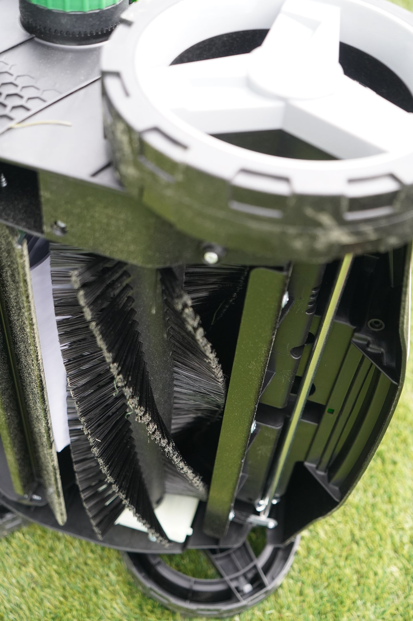 Brosse électrique sans fil – Idéale pour gazon synthétique